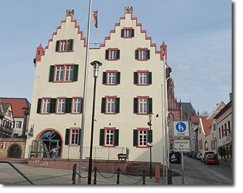 Blick auf das Rathaus der Stadt Oppenheim