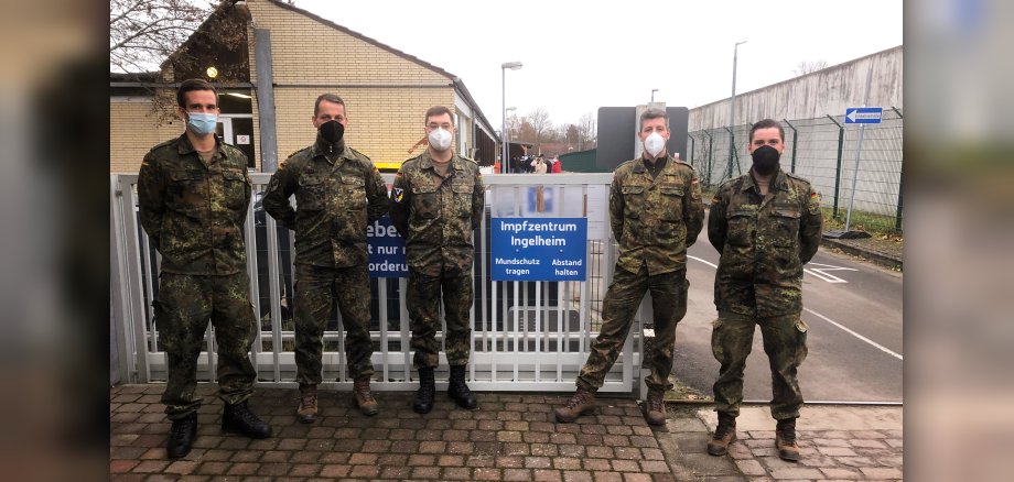 Fünf Bundeswehrsoldaten sind seit dieser Woche im Mainz-Binger Impfzentrum im Einsatz.