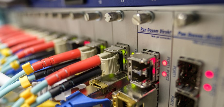 Bild von gepachten Glasfaserkabeln