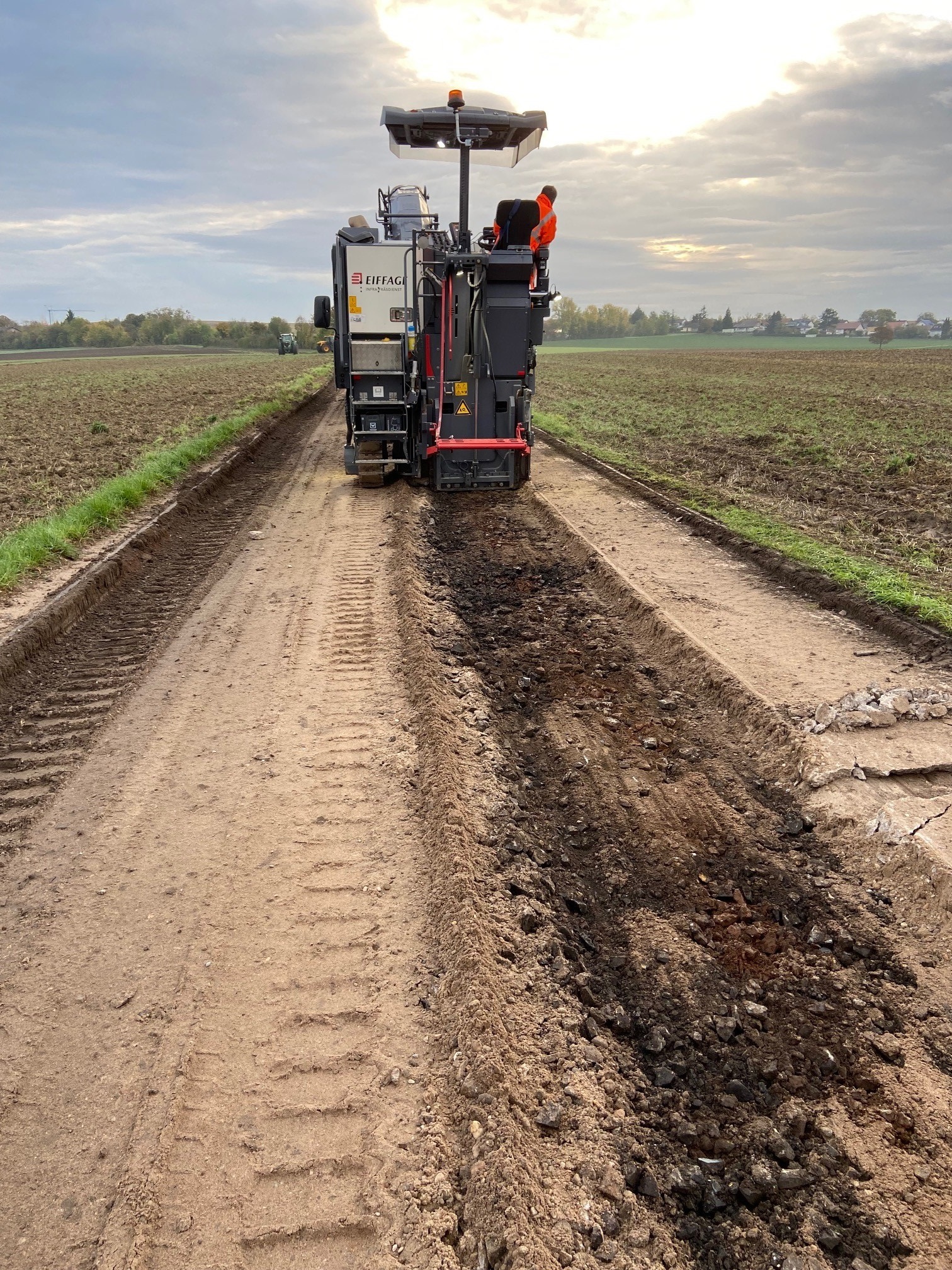 Firma Eiffage beim Ausbau der Radwege