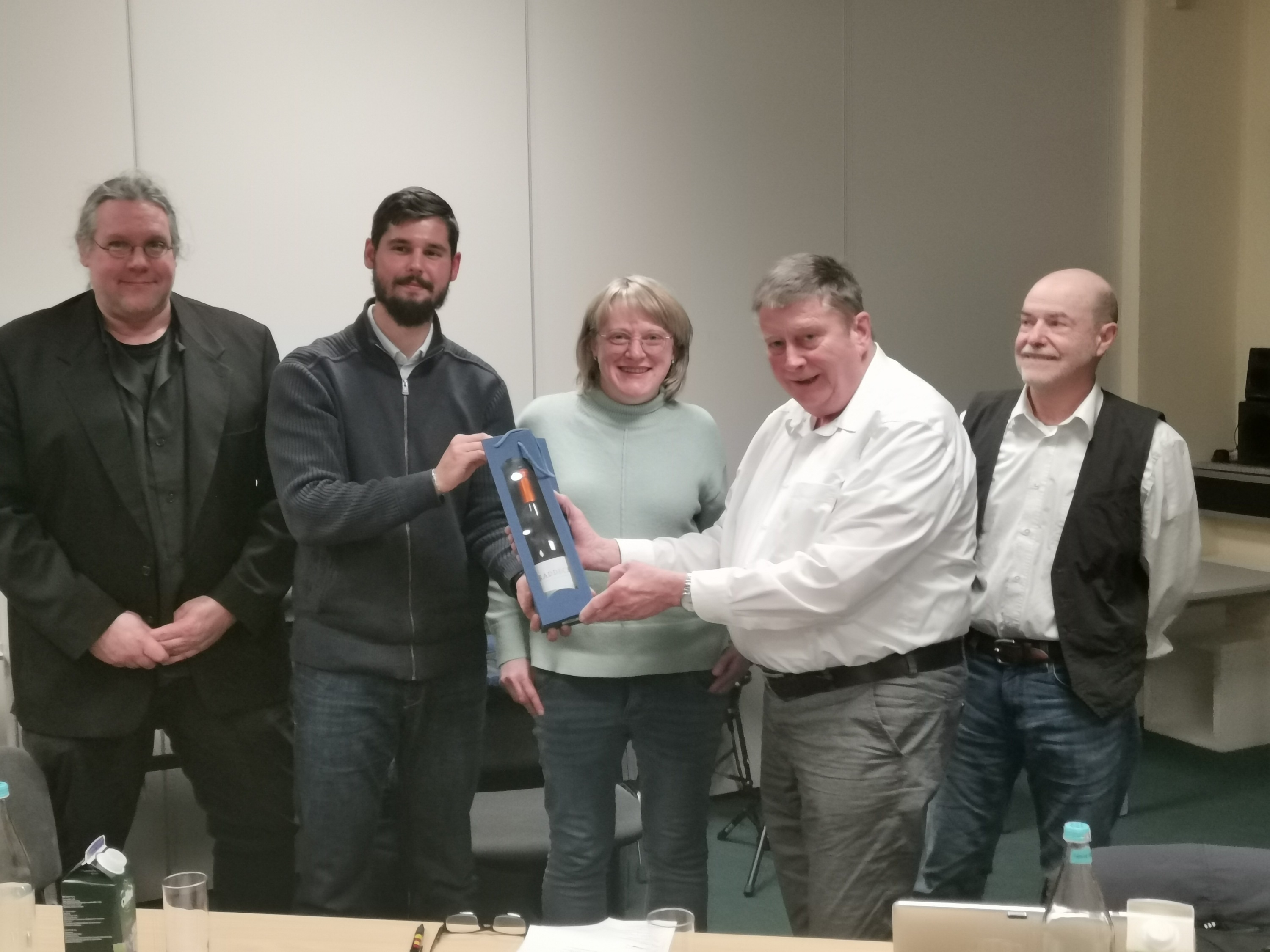 Oliver Pooch, Pädagogischer Leiter der Jugendmusikschule Rhein-Selz Nicolas Schwibinger, 1. Vorsitzender des Förderkreises Jugendmusikschule Judith Stürtz, ehem. 1. Vorsitzende des Förderkreises Jugendmusikschule Willi Alt, ehem. 1. Vorsitzender und neues Ehrenmitglied des Förderkreises Jugendmusikschule Heinrich Hofmann, ehem. Pädagogischer Leiter der Jugendmusikschule Rhein-Selz 