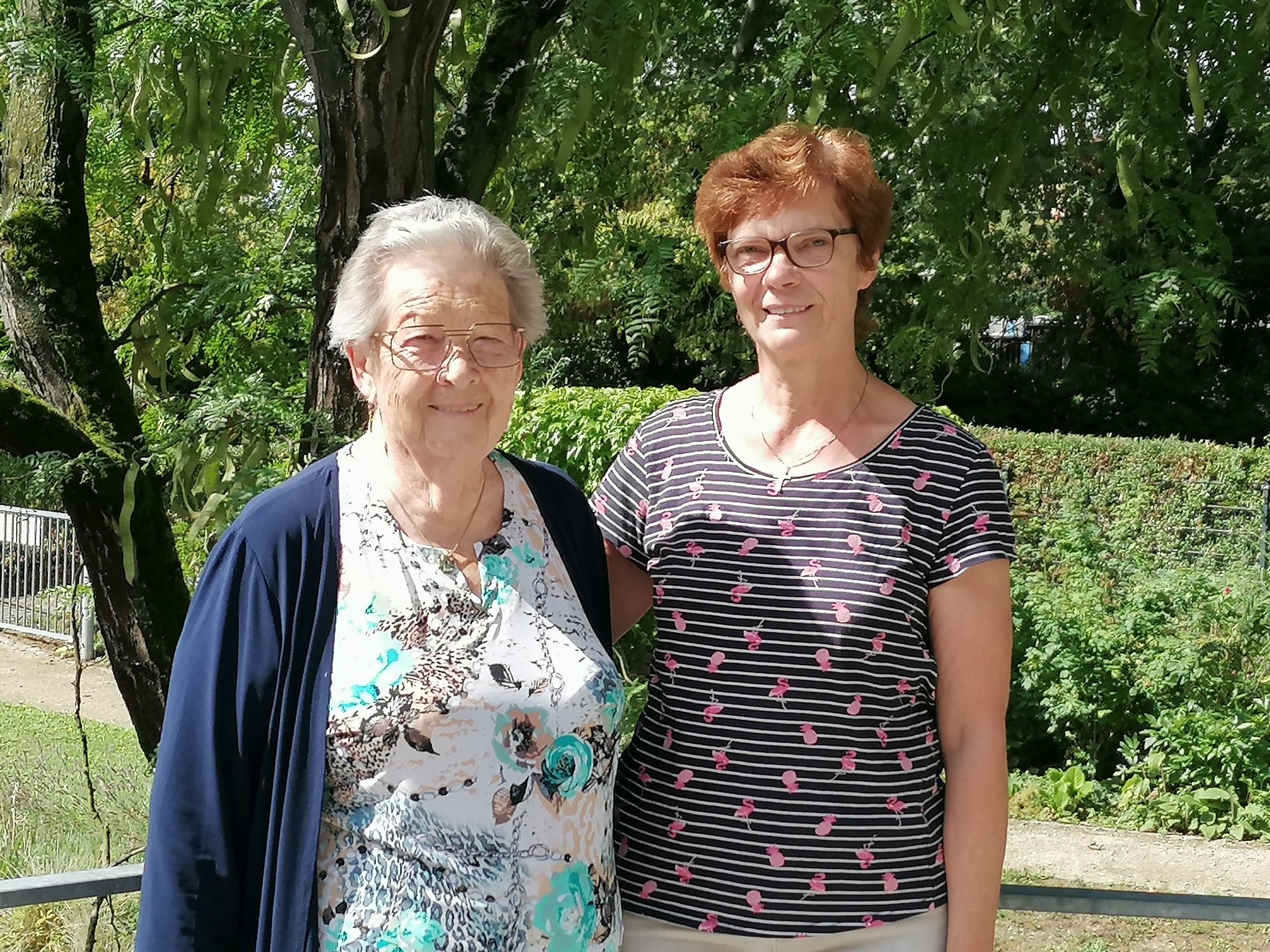 S. Albrecht: Zeitnehmerin Brunhilde Seemann (li.) und RSG-Zeitschenkerin Stephanie Albrecht (re.)