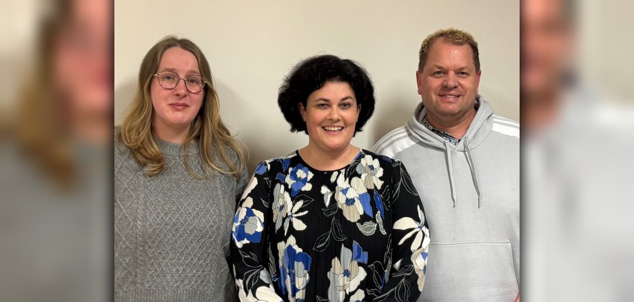 Ortsbürgermeisterin Christa Jung mit Beigeordneten